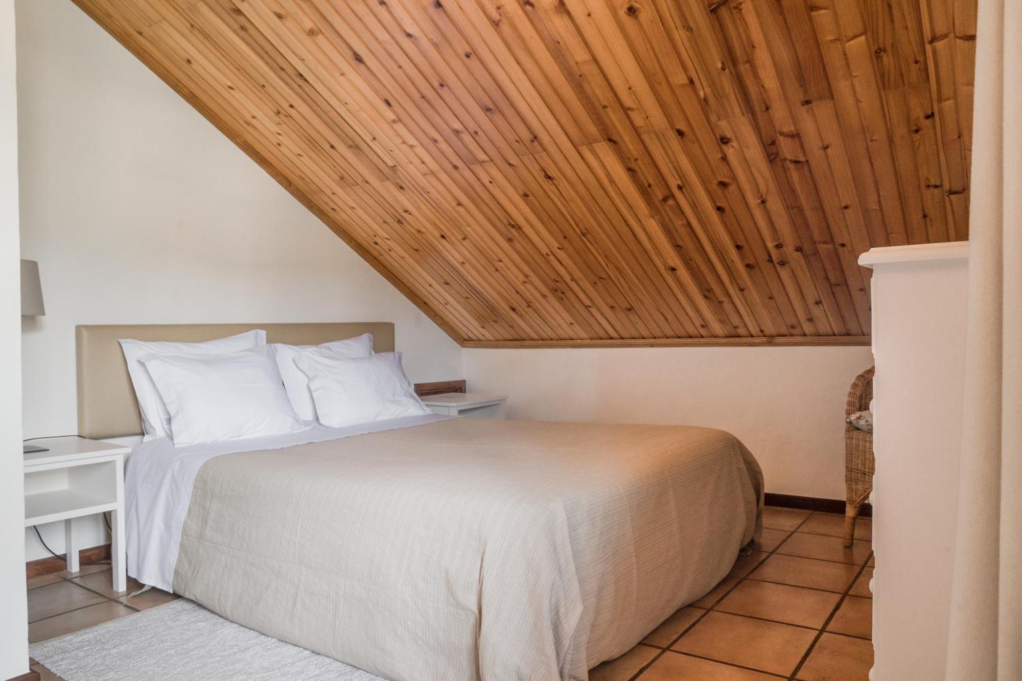 Casas De Campo Do Pomar B&B - Self Check-In Santana  Room photo