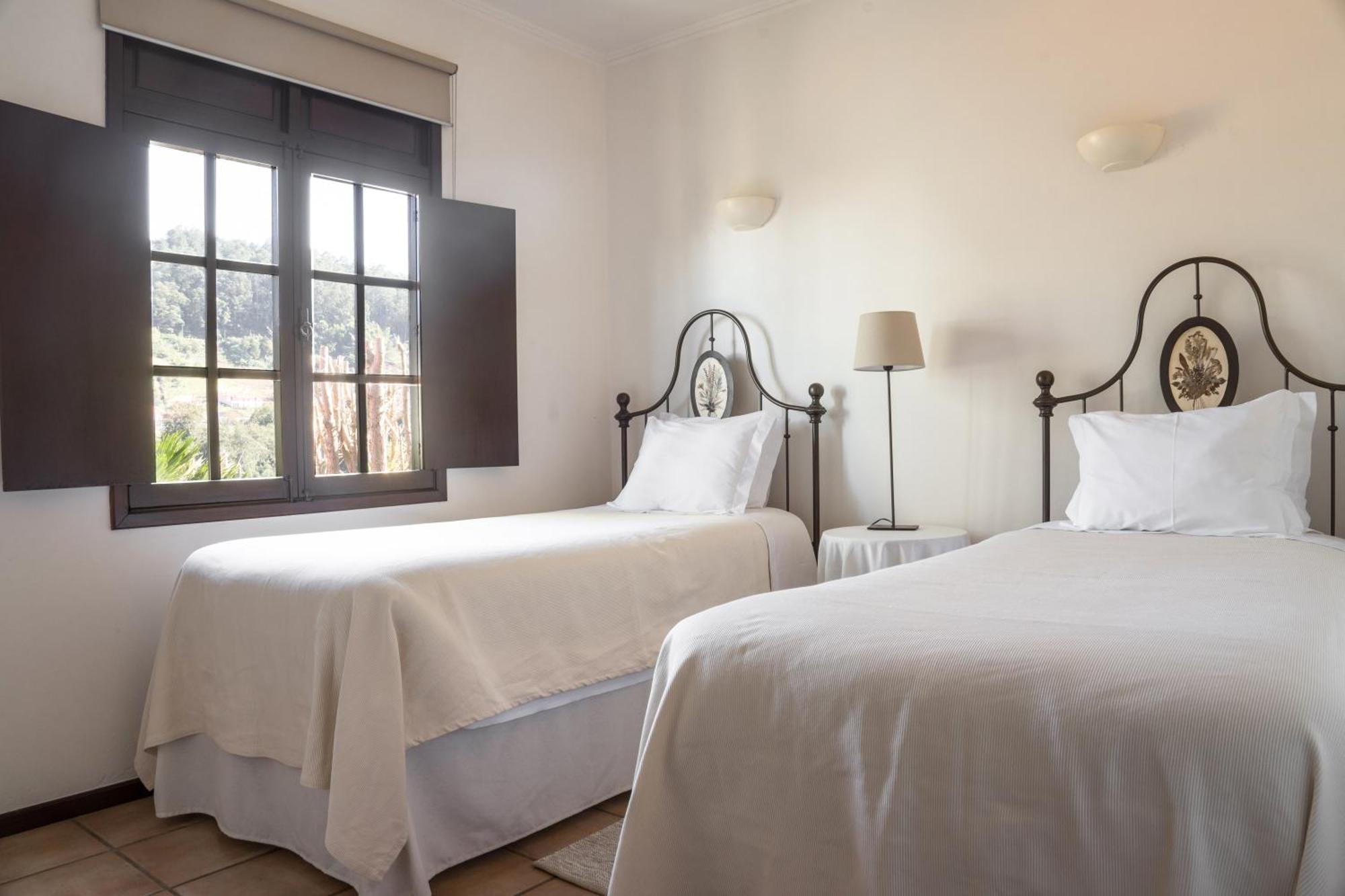 Casas De Campo Do Pomar B&B - Self Check-In Santana  Room photo